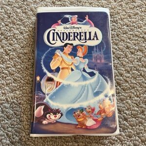 Walt Disney’s Cinderella VHS Masterpiece Collection Clamshell Case VINTAGE